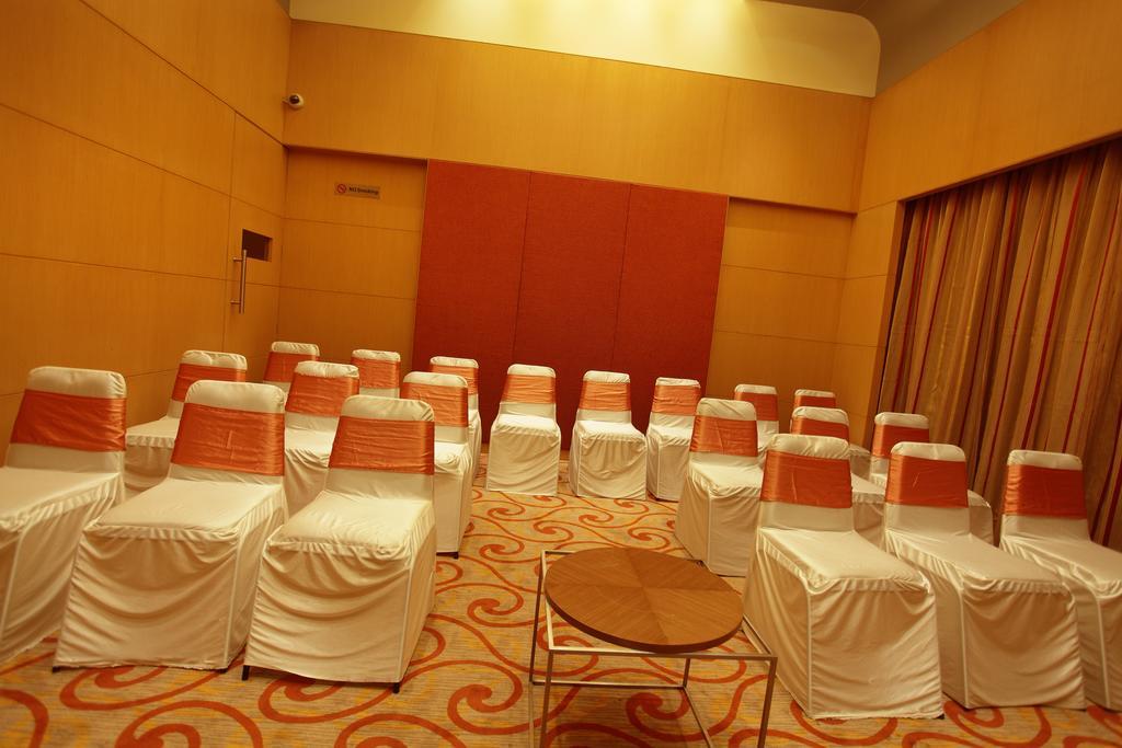 ראג'קוט Comfort Inn Legacy מראה חיצוני תמונה