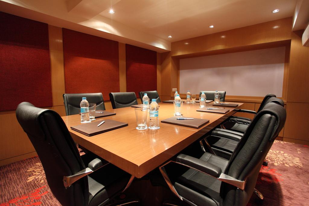 ראג'קוט Comfort Inn Legacy מראה חיצוני תמונה